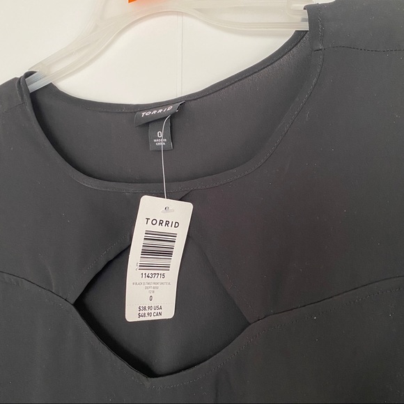 Black Cutout Light Top - Picture 2 of 2